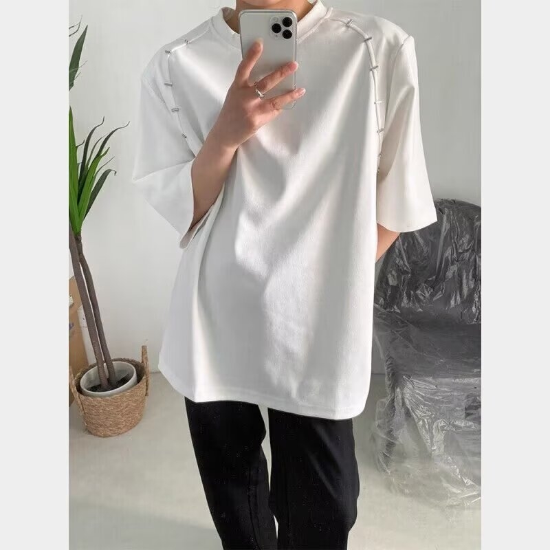 Ανδρικό T-shirt Space Cotton με επενδεδυμένους ώμους, κοντό και μακρύ μανίκι – μοντέρνο streetwear