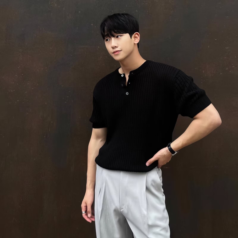 Muško ljetno polo s Henley ovratnikom, kratki rukavi, opušten kroj, vertikalne pruge, korejski stil, tanak materijal