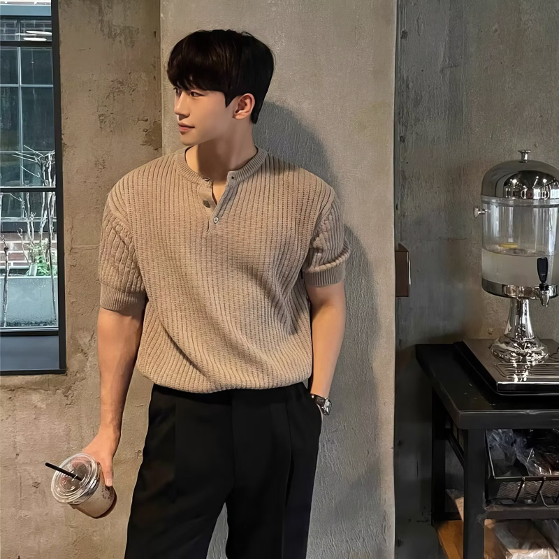 Muško ljetno polo s Henley ovratnikom, kratki rukavi, opušten kroj, vertikalne pruge, korejski stil, tanak materijal