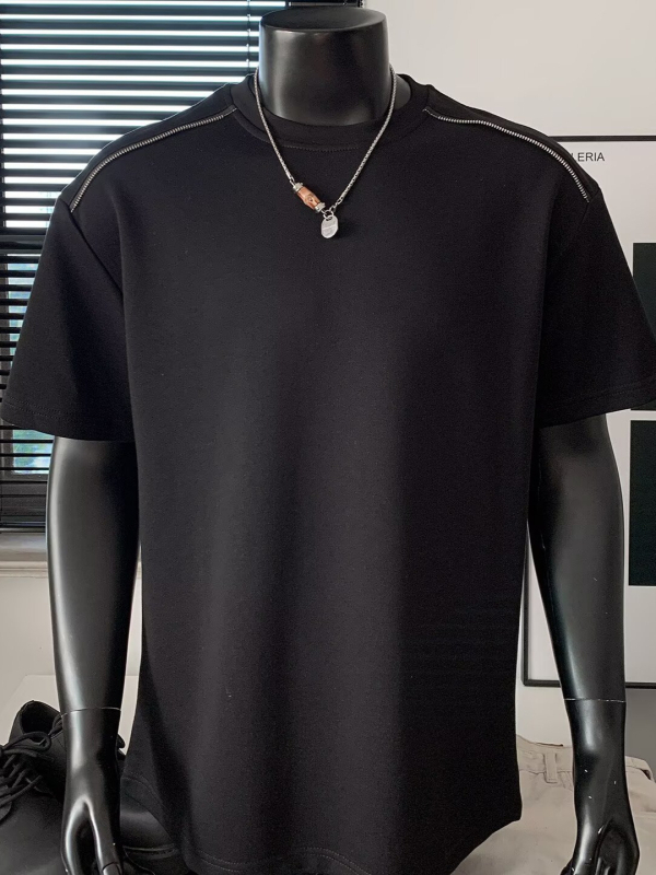 Ανδρική κοντομάνικη T-shirt καλοκαιριού 2026 με λεπτομέρεια φερμουάρ, κοντά μανίκια, στρογγυλό λαιμό, χαλαρή γραμμή, πάνελ patchwork από βαμβάκι