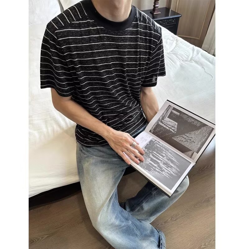 Ανδρικό κοντομάνικο T‑shirt ριγέ από βαμβάκι, με χαλαρή εφαρμογή, στρογγυλή λαιμόκοψη, άνοιξη-καλοκαίρι 2025