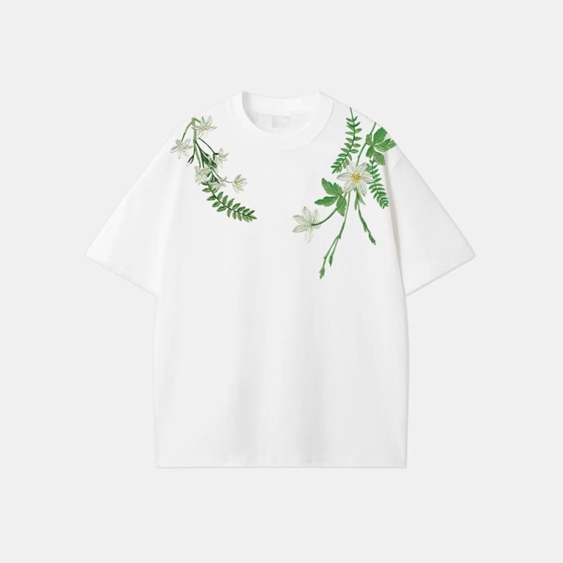 Αντρική T‑shirt με φλοράλ κέντημα σε αμερικανικό street style, καλοκαίρι, κοντά μανίκια, στρογγύλος λαιμός, 100% βαμβάκι.