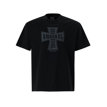 Ανδρικό βαμβακερό κοντομάνικο T‑shirt με εκτύπωση διασταυρωμένων γραμμάτων, streetwear έμπνευση, φαρδιά γραμμή, στρογγυλός λαιμός, καλοκαίρι
