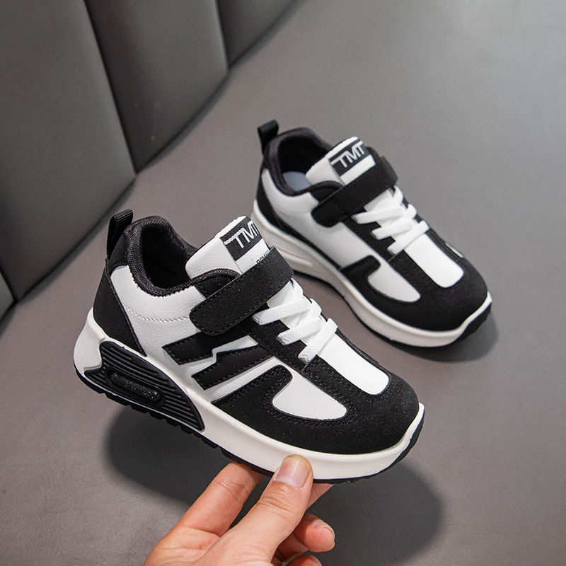 2026 Novi model dječjih sportskih cipela s mekom potplatom, protuklizne svakodnevne cipele za stariju djecu i učenike osnovne škole, na skladištu
