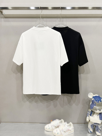 Muški pamučni T-shirt kratkih rukava s izvezenim trokutastim logom, minimalistički, visoko kvalitetan dizajn