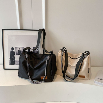 Najlonska ženska torba, velika kapaciteta, oblik jastuka, torba preko ramena ili crossbody, s teksturiranim završnim slojem