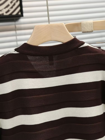 Ανδρικό T‑shirt με μαύρες και λευκές ρίγες, πλεκτό ύφασμα, κοντό μανίκι, στρογγυλός λαιμός, ice silk