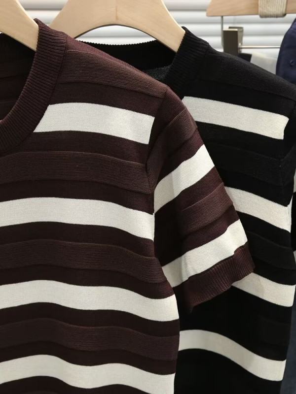 Ανδρικό T‑shirt με μαύρες και λευκές ρίγες, πλεκτό ύφασμα, κοντό μανίκι, στρογγυλός λαιμός, ice silk