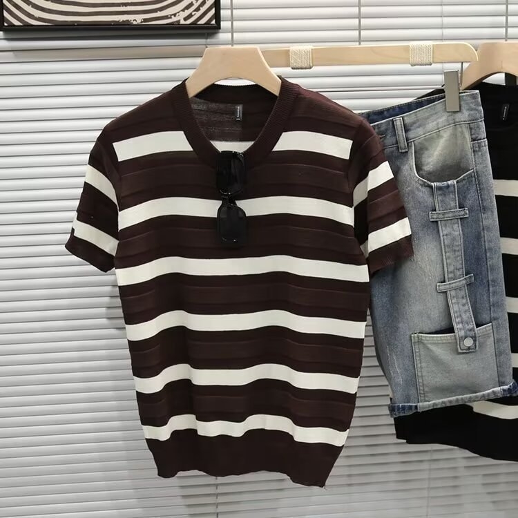 Ανδρικό T‑shirt με μαύρες και λευκές ρίγες, πλεκτό ύφασμα, κοντό μανίκι, στρογγυλός λαιμός, ice silk