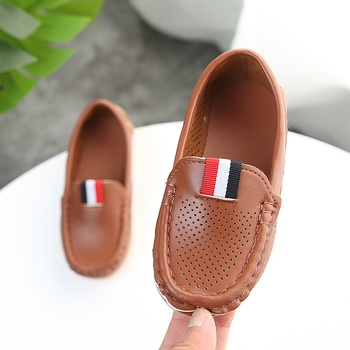Gyerekeknek készült bőrcipő, puha talpú slip-on, tavasz–ősz 2025