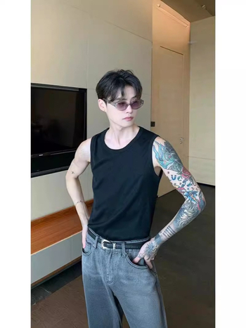 Férfi slim-fit ujjatlan felső — nyár, egyszínű, hétköznapi sportos top
