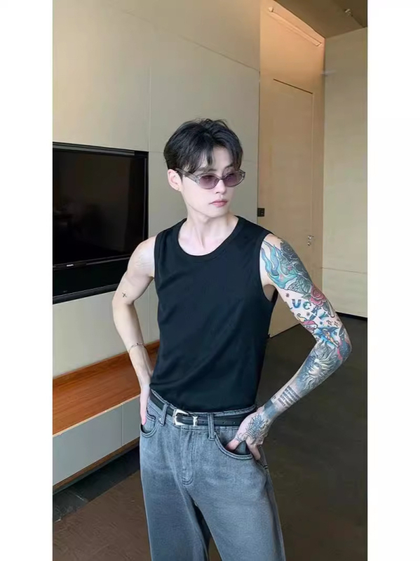 Férfi slim-fit ujjatlan felső — nyár, egyszínű, hétköznapi sportos top