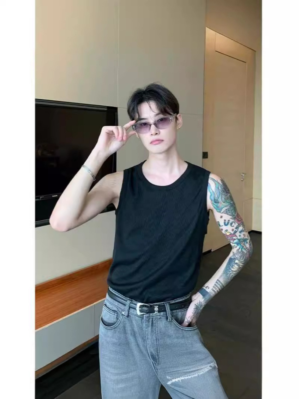 Férfi slim-fit ujjatlan felső — nyár, egyszínű, hétköznapi sportos top