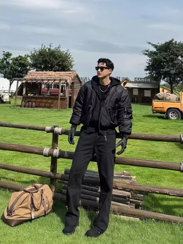 Ανδρικό μαύρο bomber μπουφάν από βαμβάκι, παχύτερο για τον χειμώνα, με όρθιο γιακά, κουκούλα, κοντό στυλ, ρετρό στυλ