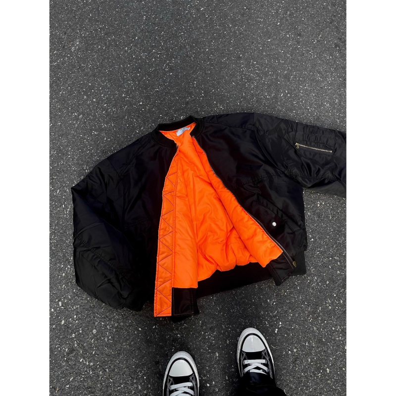 Αμερικανικού στυλ μονόχρωμο bomber jacket για άνδρες, παχιά επένδυση, κοντό και άνετο στην εφαρμογή, ζεστό για φθινόπωρο και χειμώνα