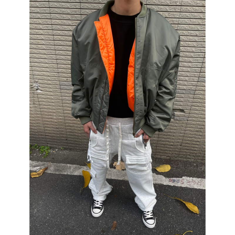Αμερικανικού στυλ μονόχρωμο bomber jacket για άνδρες, παχιά επένδυση, κοντό και άνετο στην εφαρμογή, ζεστό για φθινόπωρο και χειμώνα