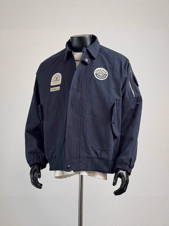 Férfi pilótajacket amerikai retro stílusú jelvénnyel, tavaszi mindennapi viselet