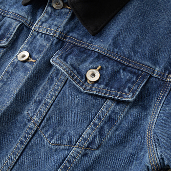 Amerikai retro kopott denim dzseki színblokkokkal és patchworkkal, gallérral, férfiaknak