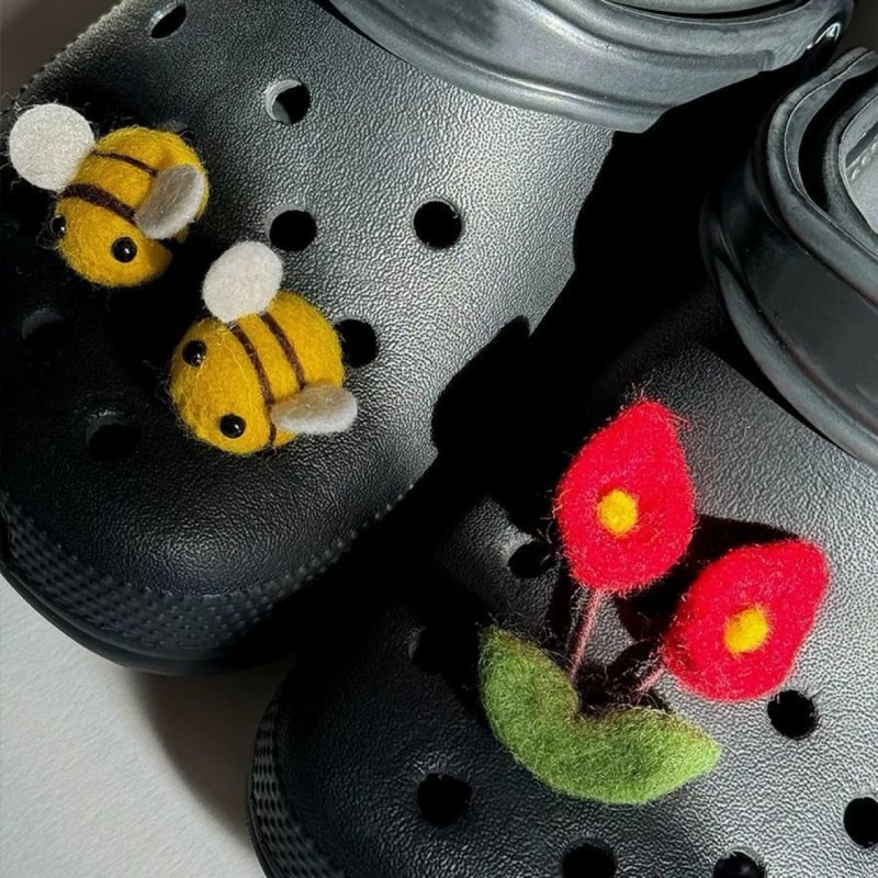 Ukras za cipele s havajskim cvijećem za KT mačku, crna kopča za Crocs-stil papuče, plišani DIY dodatak