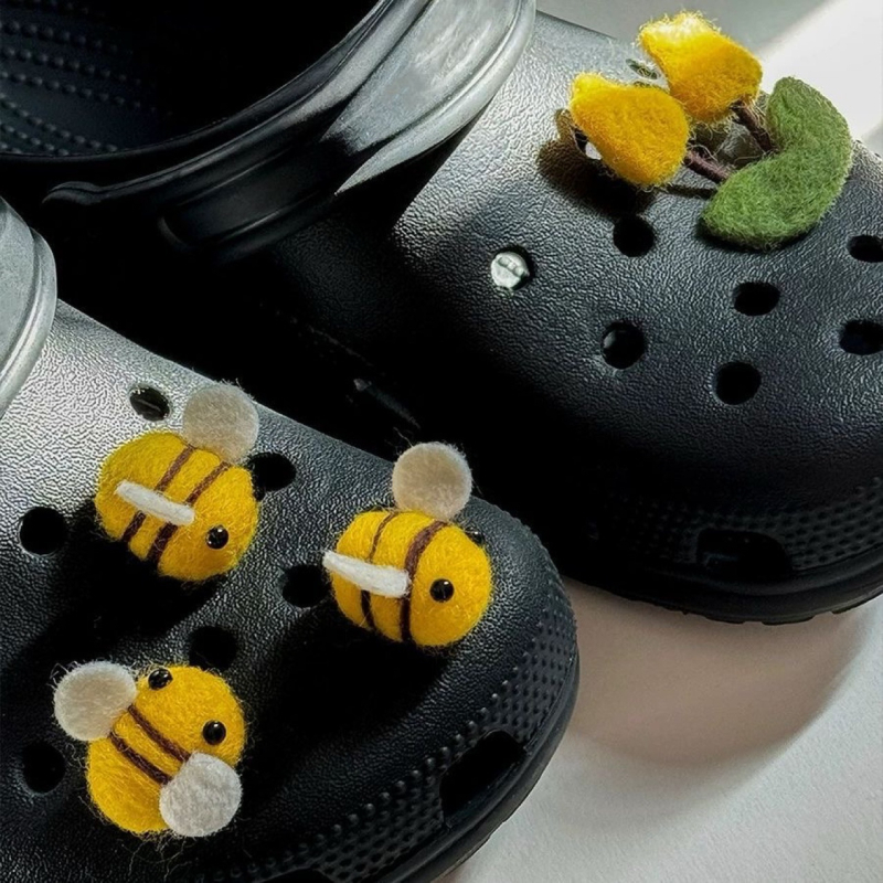Ukras za cipele s havajskim cvijećem za KT mačku, crna kopča za Crocs-stil papuče, plišani DIY dodatak