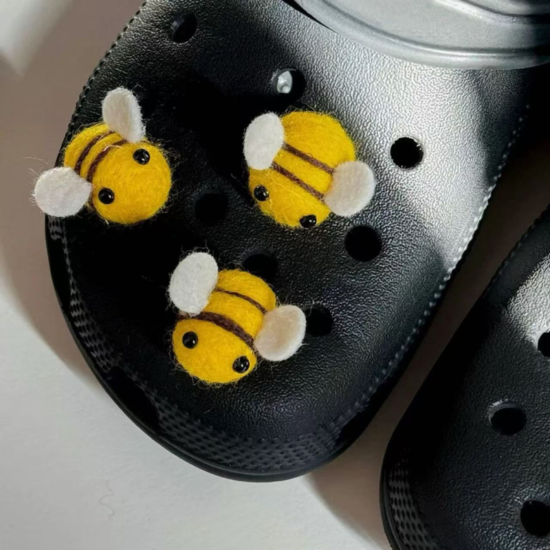Ukras za cipele s havajskim cvijećem za KT mačku, crna kopča za Crocs-stil papuče, plišani DIY dodatak