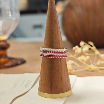 Dunli Jewelry S925 srebrni prsten s crvenim korundom u nizu i pavé dijamantima, minimalistički stil, za žene