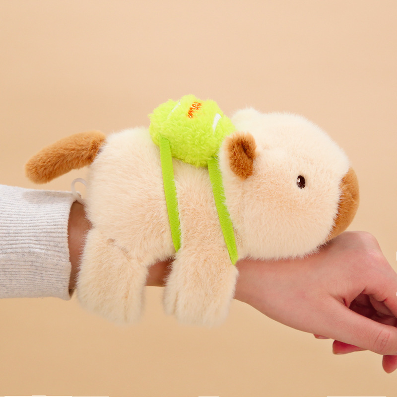 Capybara pliš igračka s narukvicom za zapešće