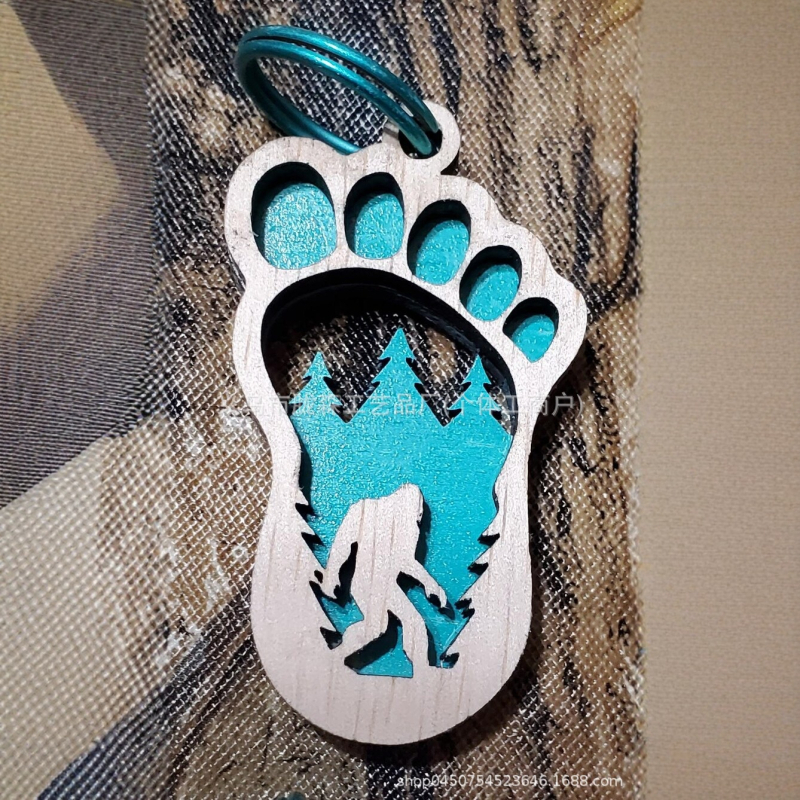 Nova jednostavna drvena ukrasna Bigfoot figura, šumski divjak stil, dvostruko slojevita drvena izrada za vješanje u automobil