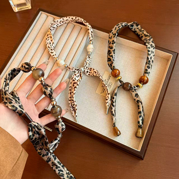 Ženski ogrlicu-šal s leopard printom od svile, novi dizajn 2025, jednostavan i elegantan dodatak