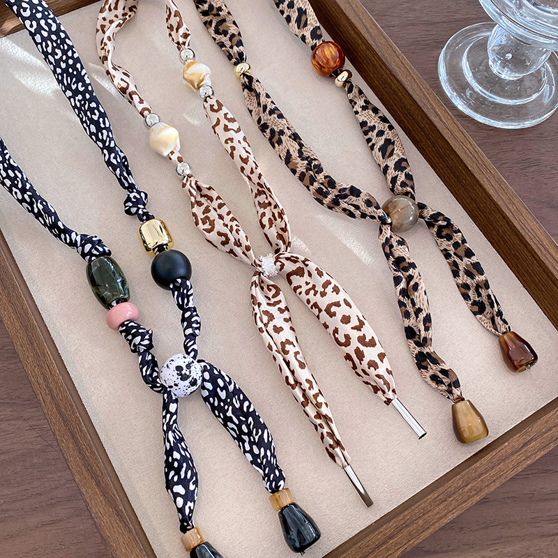 Ženska ogrlica sa svilenim šalom leopard uzorak – 2025 novi model, jedinstven dizajn, jednostavan i elegantan dodatak