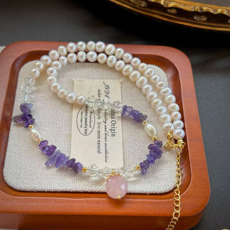 Ženski set nakita: ručno izrađeni set s prirodnim sladkovodnim perlama, ametistom i ružičastim kristalom s fasetiranima kuglicama, francuski retro dizajn; uključuje ogrlicu, naušnice i narukvicu