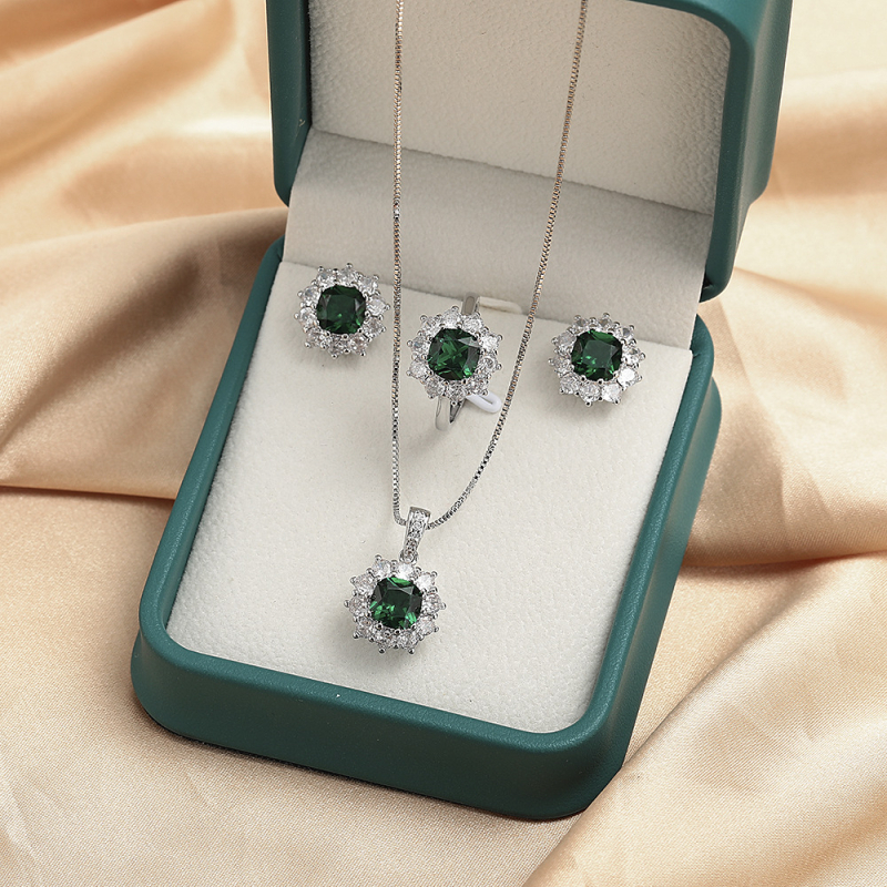 Heart Ornament set nakita s pozlaćenom bakrenom podlogom, zelene cirkoni, ogrlica, prsten i naušnice u retro euro-američkom stilu