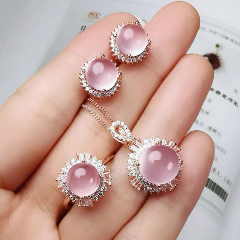 Ogrlica s kružnim Hibiscus kamenom, naušnice s dijamantima i prsten — vila stil inspiriran Instagramom elegantan i svestran
