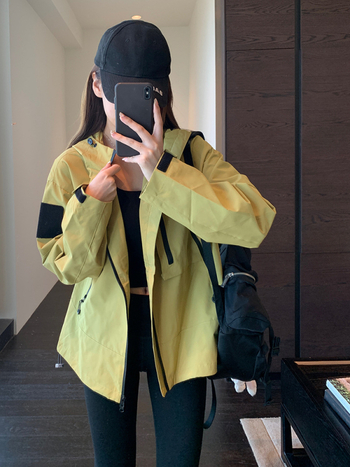 Geacă damă cu glugă pentru exterior, softshell, design color-block, fermoar frontal, croială lejeră, poliester