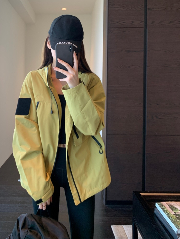 Geacă damă cu glugă pentru exterior, softshell, design color-block, fermoar frontal, croială lejeră, poliester