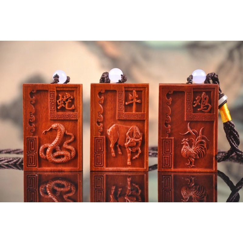 Automobilski privjesak od krvnog sandalovog drveta sa zodijakalnim znakovima, rezbareni drveni ukras