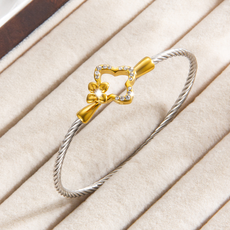 Ženski narukvica od titan čelika sa motivom četiri lista i dijamantima 18K, elegantan dizajn