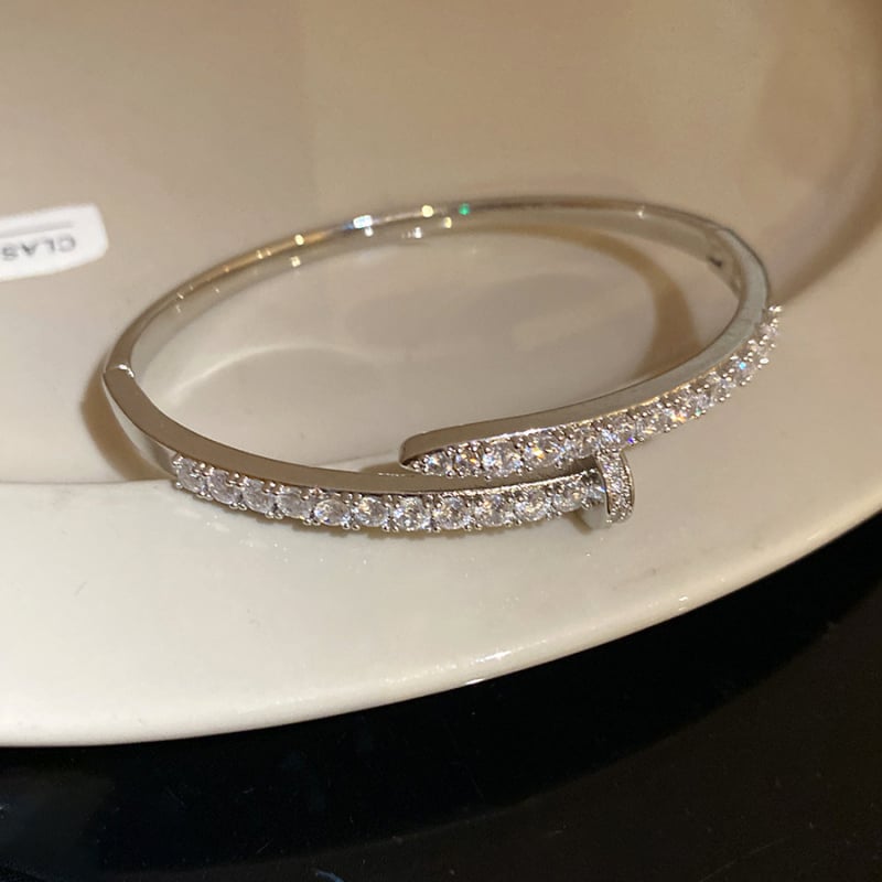 Narukvica s 18K pozlatom i cirkonima, klin-zatvarač, vintage stil, elegantan ženski komad nakita