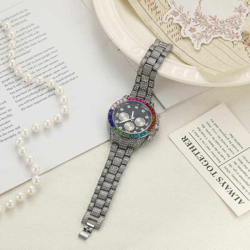 Γυναικείο ρολόι quartz με ατσάλινο μπρασελέ, διακοσμητικά διαμάντια, ημερολόγιο, σχέδιο «αστρικό ουρανό», πλήρες διαμαντένιο, καντράν με τρία μάτια