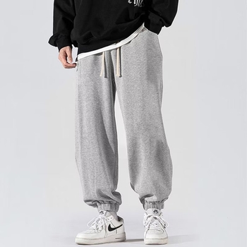 Muške jogger hlače za jesen-zimu, opuštenog kroja, sportsko-casual stil, s vezanjem u struku i manžetama pri gležnjevima