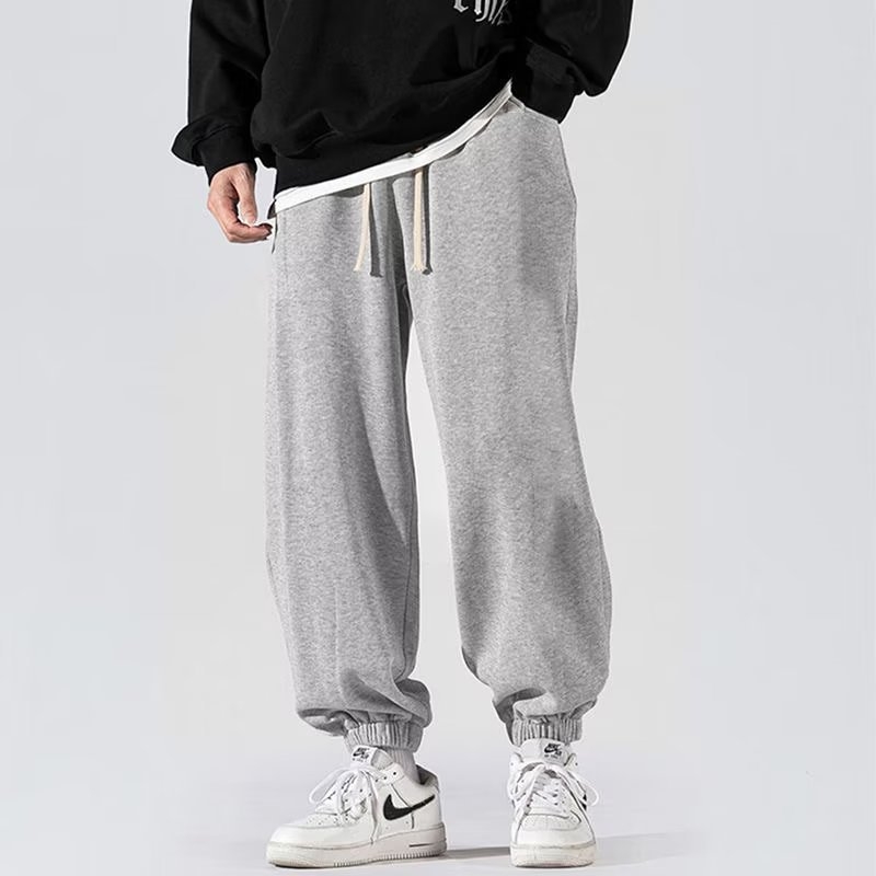 Muške jogger hlače za jesen-zimu, opuštenog kroja, sportsko-casual stil, s vezanjem u struku i manžetama pri gležnjevima