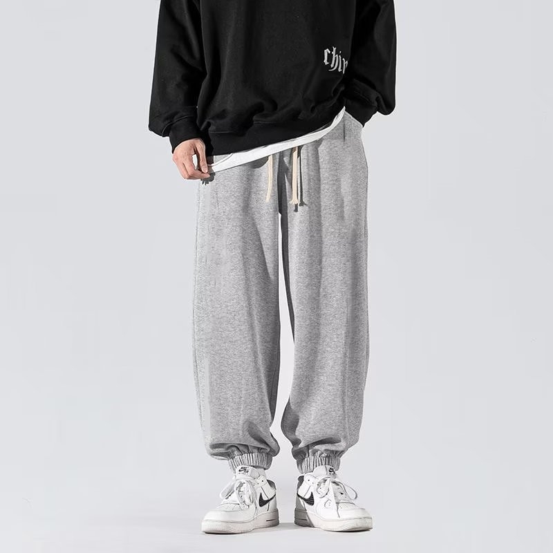 Muške jogger hlače za jesen-zimu, opuštenog kroja, sportsko-casual stil, s vezanjem u struku i manžetama pri gležnjevima