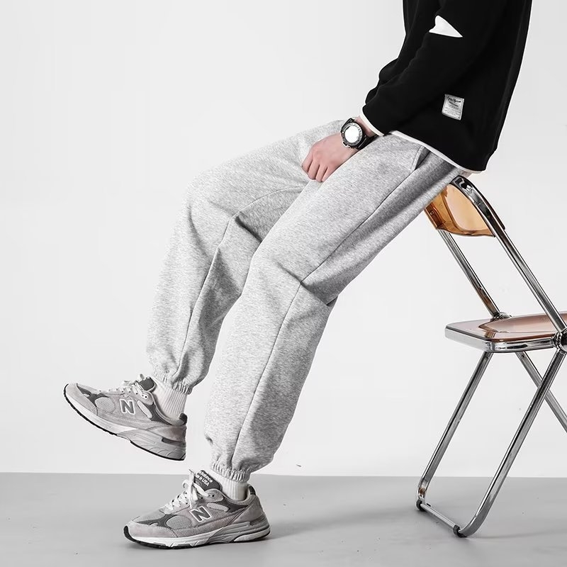 Muške casual hlače, crne, širokih nogavica, s vezicom, sportski stil, duljina 9/10