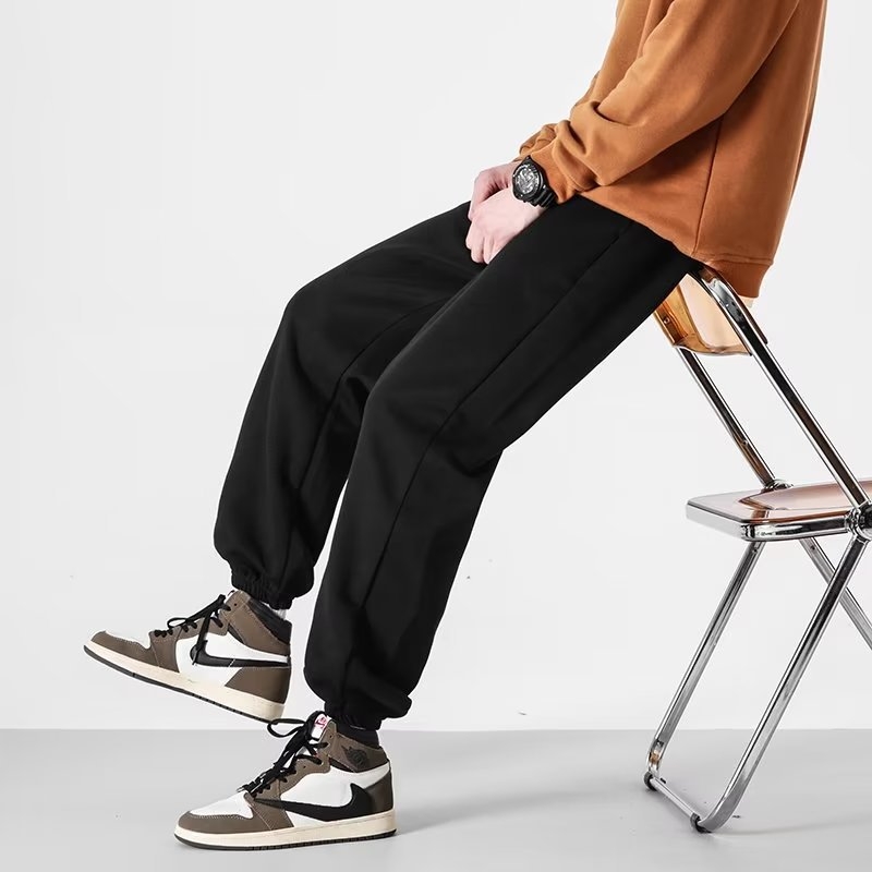 Muške casual hlače, crne, širokih nogavica, s vezicom, sportski stil, duljina 9/10