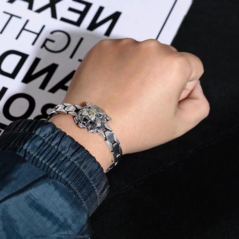 Narukvica s glavom tigra i metalnom trakom – Unisex, vintage stil