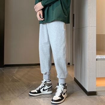 Muške crne jogger hlače, opuštenog kroja, sportski stil, za proljeće i jesen