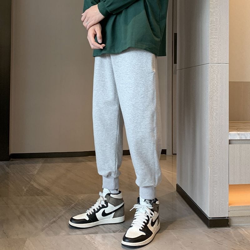 Muške crne jogger hlače, opuštenog kroja, sportski stil, za proljeće i jesen