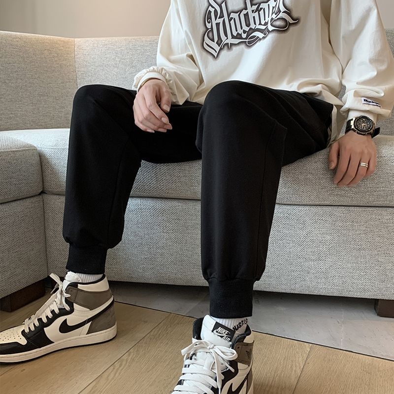Muške crne jogger hlače, opuštenog kroja, sportski stil, za proljeće i jesen