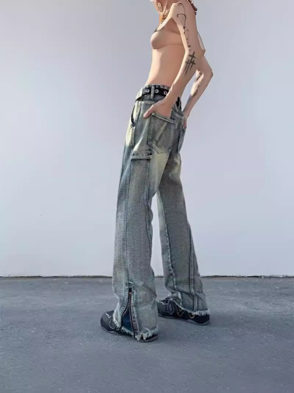 Ανδρικά τζιν από denim σε βίντατζ στυλ με έμπνευση από αμερικάνικο workwear, σχεδιασμός για άνοιξη, νιχ μοντέλο, ίσιο παντελόνι με ελαφρύ φάρδος