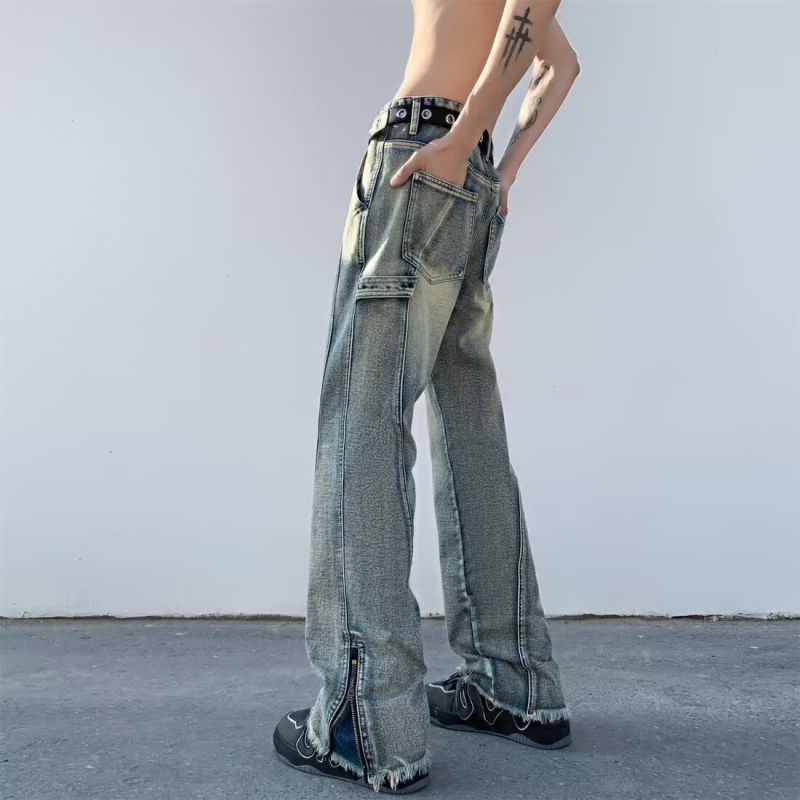 Ανδρικά τζιν από denim σε βίντατζ στυλ με έμπνευση από αμερικάνικο workwear, σχεδιασμός για άνοιξη, νιχ μοντέλο, ίσιο παντελόνι με ελαφρύ φάρδος
